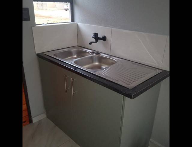 2 BEDROOM HOUSE FOR SALE IN SHARON PARK